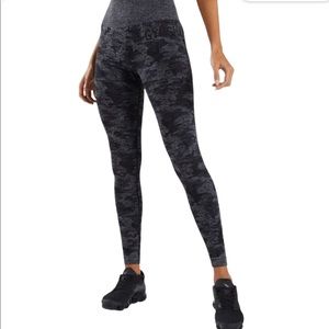 Gymshark Black Camo Seamless Scrunch Butt Leggings Small